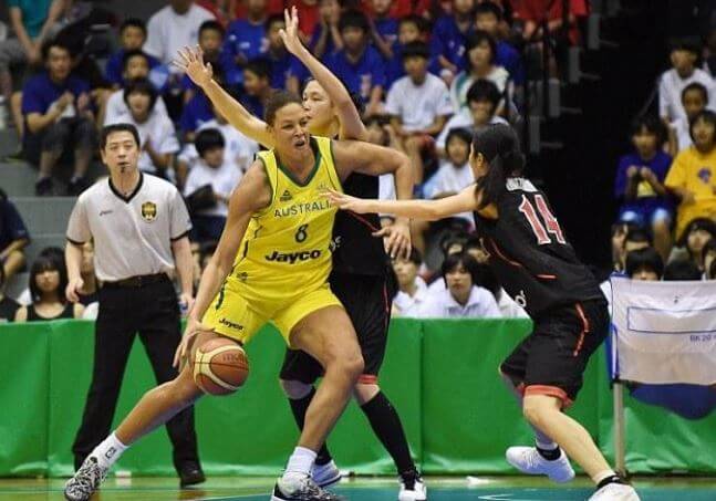 Alex Lee's rumored partner, Liz Cambage, during a basketball game.